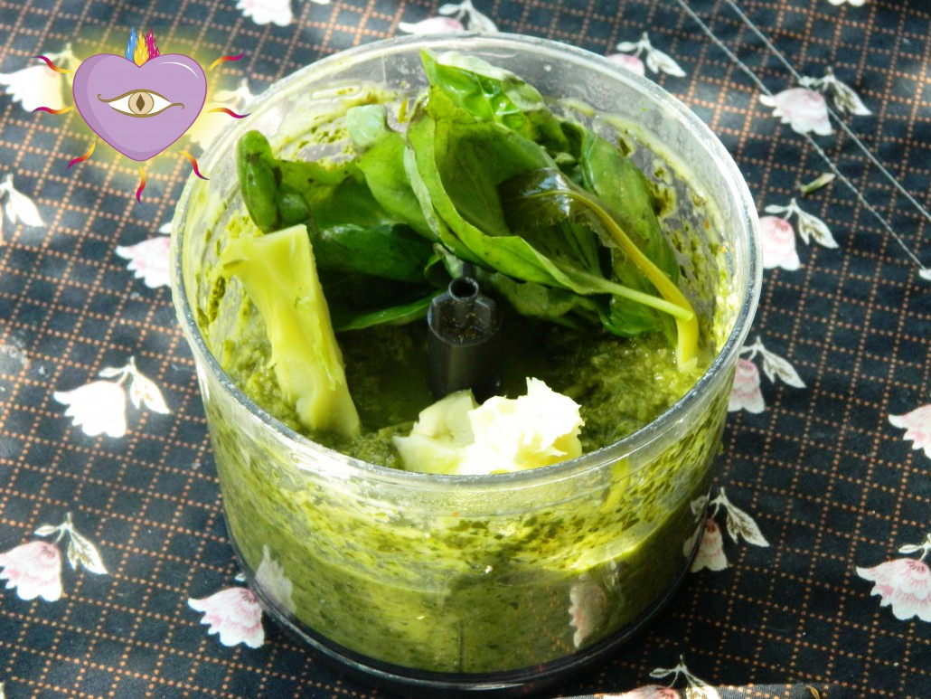 salsa de albahaca + papa y brocoli + agua + aceite de oliva + condimentos